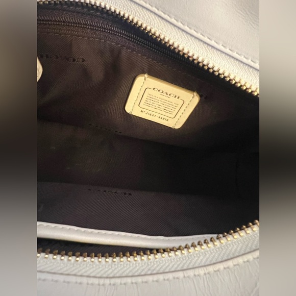 Coach Swagger - Picture 10 of 12